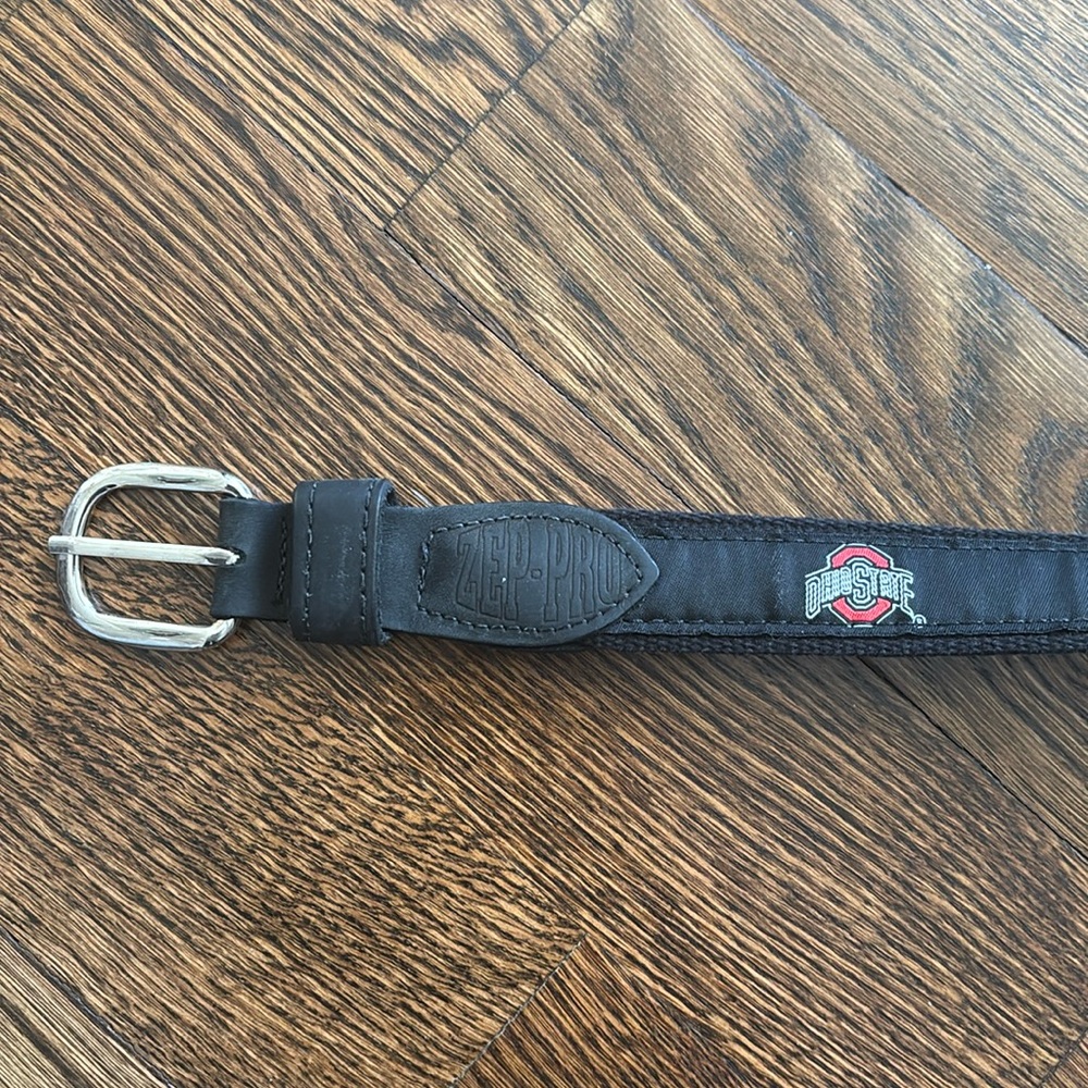 Men’s 34 Ohio State Buckeyes OSU black scarlet gray belt block O preppy